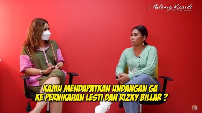 Evi Masamba membicarakan undangan Lesti Kejora dan Rizky Billar [YouTube: Melaney Ricardo]