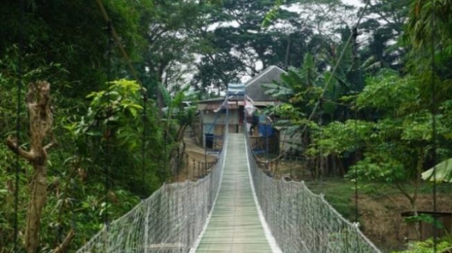 Akhirnya, Jembatan Gantung di Perbatasan Tangerang-Serang Rampung Dibangun