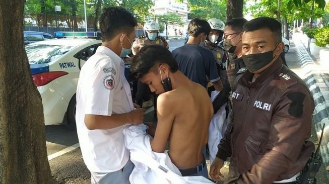 Pelajar yang terlibat tawuran diamankan aparat kepolisian di Taman Indonesia Kaya, Kota Semarang, Kamis (2/9/2021). [Semarangpos.com/Imam Yuda S]