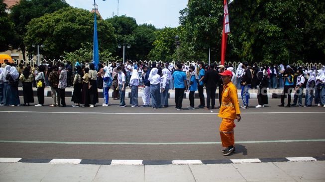 Angka Positif Covid-19 Indonesia Turun, 'Jangan Senang Berlebihan'