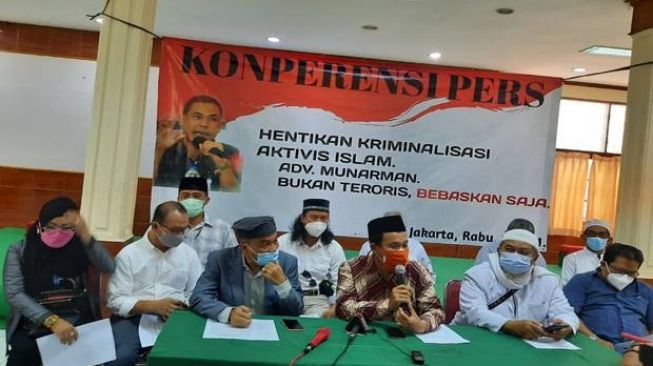 Sahabat Munarman yang terdiri atas tokoh agama, habib, aktifis Islam dan pengacara desak bebaskan Munarman.