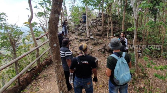 Lokasi ditemukannya struktur batuan diduga stupa candi di Bukit Mintorogo, Pedukuhan Gayam, Kalurahan Gayamharjo, Kapanewon Prambanan, Kabupaten Sleman - (SuaraJogja.id/Hiskia Andika)