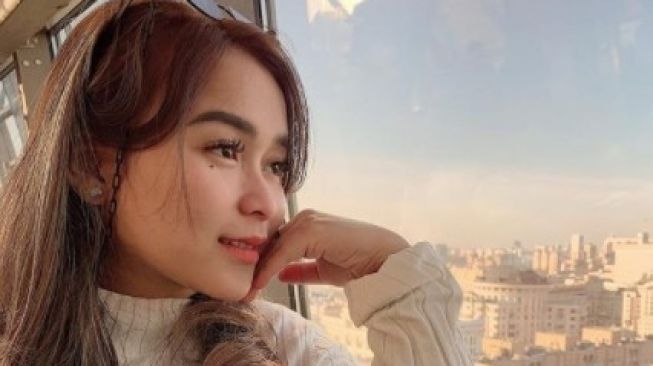 Akhirnya Lulus, Adik Ayu Ting Ting Pernah Membuang Uang Kuliah