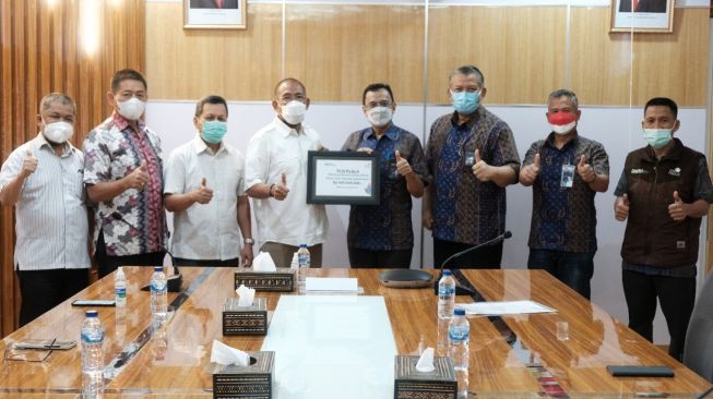 Bedah Rumah, Wujudkan Hunian Sehat bagi IKPLN Daerah Sulselrabar