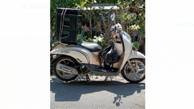 Honda Scoopy berpelat nomor AD 6299 WS yang dilaporkan hilang dicuri di Sampangan Semanggi Solo. [tangkapan layar akun IG @ics_infocegatansolo]