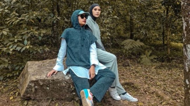 Potret Kedekatan Artis dan Asisten Pribadi. [Instagram/prilianurafrida]