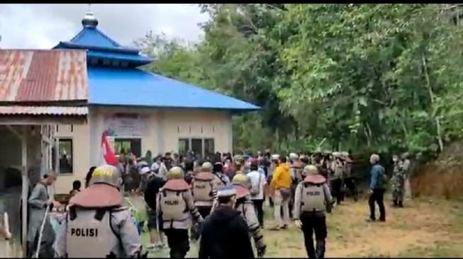 Diduga Direncanakan, Aparat Dinilai Gagal Cegah Perusakan Masjid Ahmadiyah di Sintang