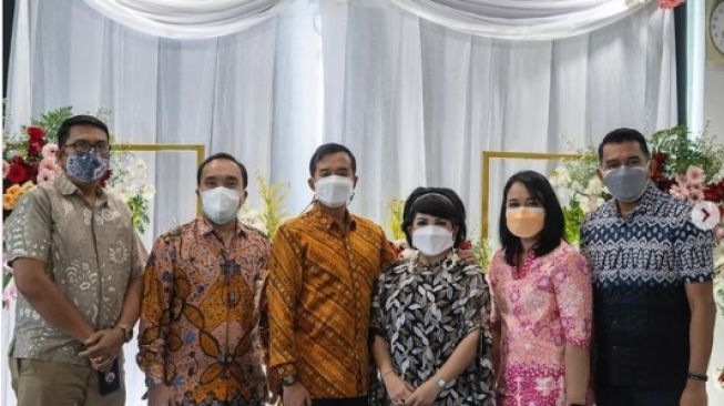 Potret prewedding Joy Tobing dan calon suami. [Instagram/yoxforchrist]