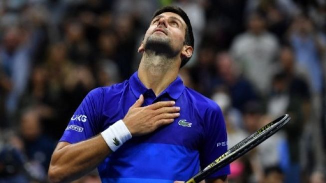 Petenis Serbia Novak Djokovic merayakan kemenangannya atas Tallon Griekspoor dari Belanda saat putaran kedua tunggal putra turnamen Tenis US Open 2021 di USTA Billie Jean King National Tennis Center di New York, pada 2 September 2021. Ed JONES / AFP