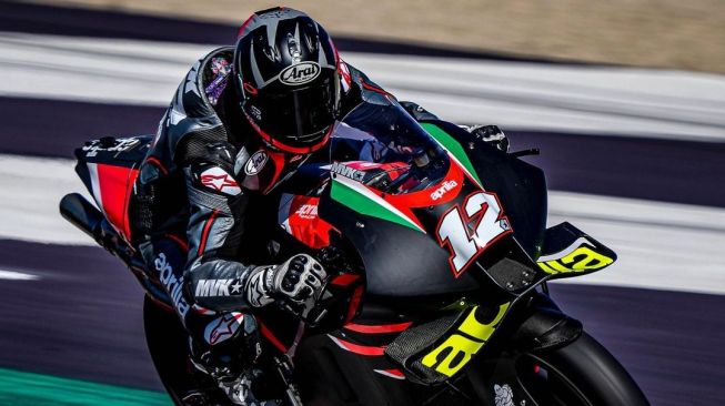 Maverick Vinales saat mengetes motor balap tim Aprilia. (Instagram)