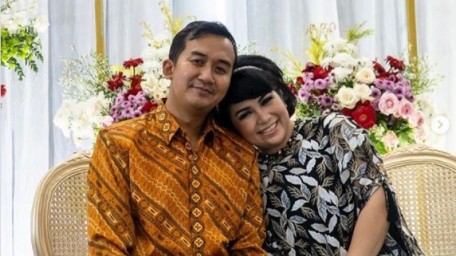 Potret prewedding Joy Tobing dan calon suami. [Instagram/yoxforchrist]