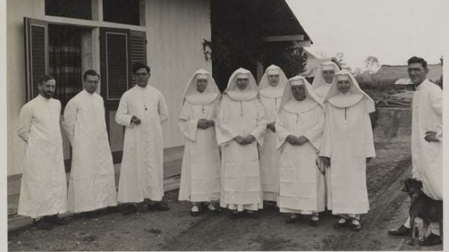 Bruder dan Suster katolik Eropa di Rumah Sakit Metro Distrik Lampung Sekitar Maret 1940. [ISTIMEWA]