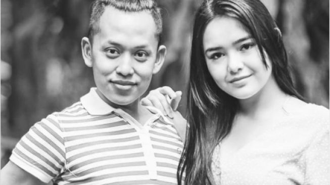 Potret Ichan Virgo asisten Amanda Manopo. [Instagram/amandamanopo]