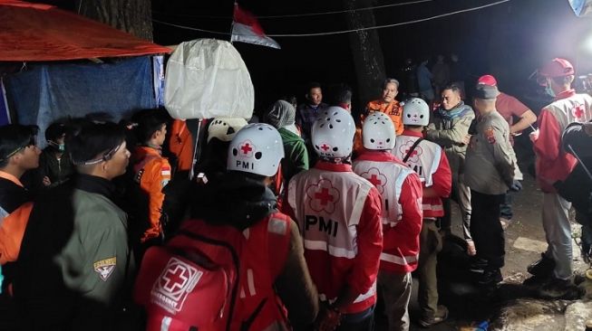 Berhasil Dievakuasi Tim SAR, Ini Kondisi Pendaki Gunung Marapi yang Jatuh