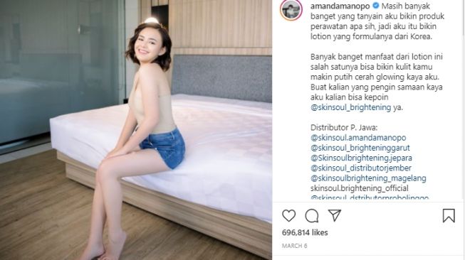 Pose berani Amanda Manopo dalam pemotretan. [Instagram/amandamanopo]