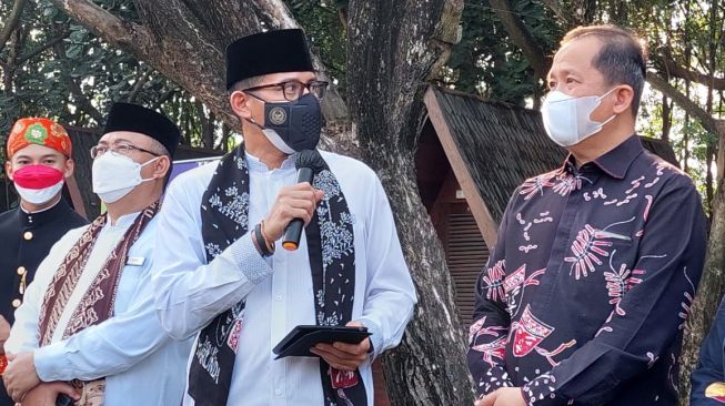 Menparekraf Sandiaga Uno dalam workshop pengembangan usaha kreatif di Taman Wisata Alam Mangrove, Jakarta Utara, Sabtu (4/9/2021). (Dok. Suara.com/Rizal)