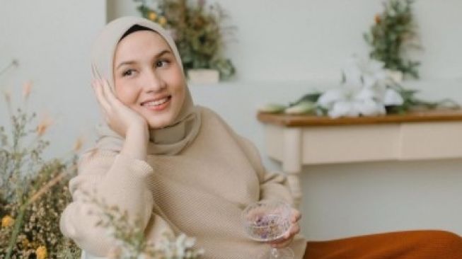 Outfit Antar Anak Sekolah Dinyinyiri, Selebgram Dwi Handayani Beri Jawaban Menohok