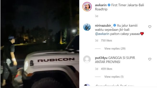 Liburan Awkarin naik Jeep Rubicon (Instagram)