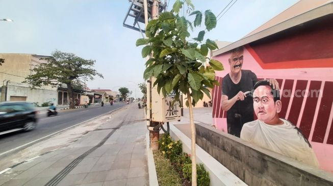 Muncul Mural Mantan Wali Kota Solo Cukur Rambut Gibran, Seniman: Harus Berani Dikritisi