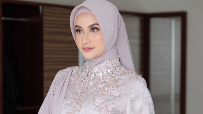 Potret Artis di Acara Ngunduh Mantu Lesti Kejora dan Rizky Billar. (Instagram/dindinnurdiansyah__official)