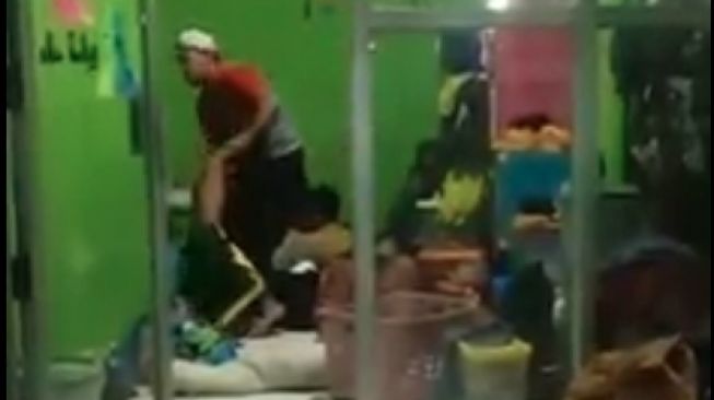 Viral Video Santri Dipukuli dalam Ruangan, Ustaz Ponpes Ditangkap