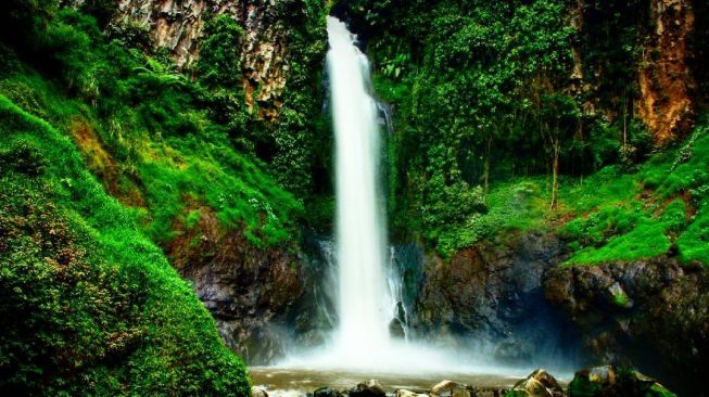 Wisata air terjun yang tak kalah cantik lainnya yakni Curug Sikopel. [Ksmtour]