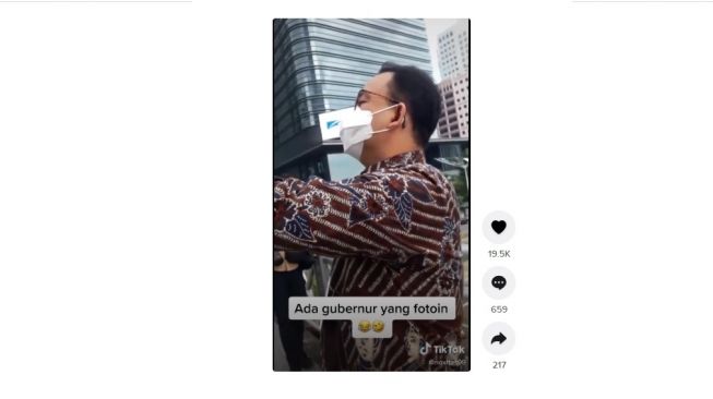 Di balik foto yang indah, yang ambilnya anti mainstream. [TikTok]