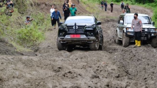 Jalan menuju Bukit Ollon, Desa Buakayu, Kecamatan Bonggakaradeng, Kabupaten Tana Toraja, Sulawesi Selatan [SuaraSulsel.id / Istimewa]