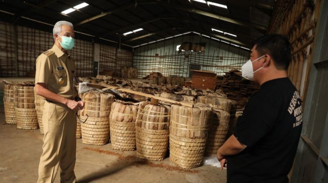 Serapan Tembakau Petani di Jateng Rendah, Gubernur Ganjar Kunjungi Gudang Perusahaan Rokok