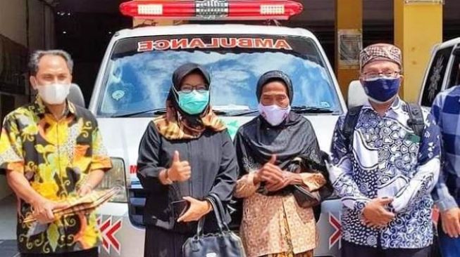 Tak Seperti Anak Akidi Tio, Nenek Ini Benaran Sumbang Ambulans untuk Penanganan Covid-19