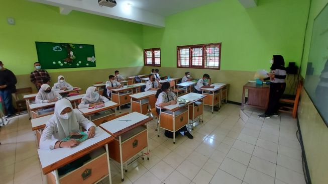 PTM di SMPN 8 Tangsel, Satu Siswa Dipulangkan karena Suhu Tubuh Tinggi