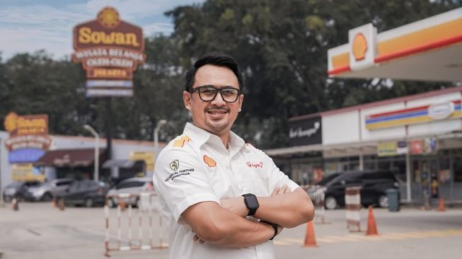 Gober Pramono, di SPBU Shell Soewarna, bandara Soekarno-Hatta [Shell Indonesia].