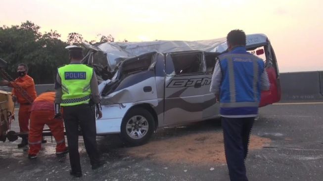 Kronologi Kecelakaan Elf di Tol Cipularang, Satu Penumpang Meninggal Dunia