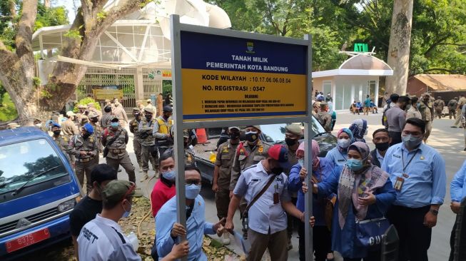 KPK menggelar kunjungan lapangan di sejumlah aset milik Pemerintah Kota Bandung yang Bermasalah. [Dokumentasi KPK]