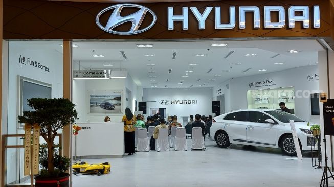 Hyundai City Store di PIM 3 yang menyajikan program Tokocrypto [Suara.com/Manuel Jeghesta Nainggolan].