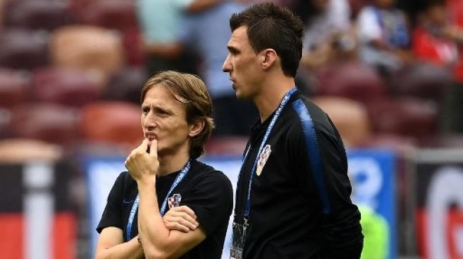 Mario Mandzukic dan Luka Modric di Timnas Kroasia. (FRANCK FIFE / AFP)