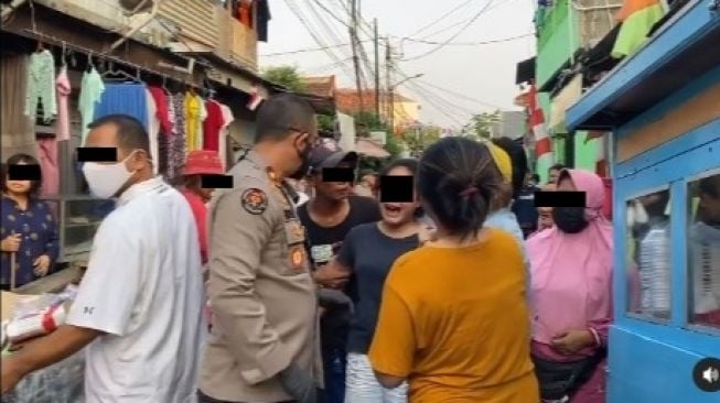 Di Depan Polisi, Wanita Ini Nangis Histeris Ngaku Dimasuki Roh Mendiang Ibu