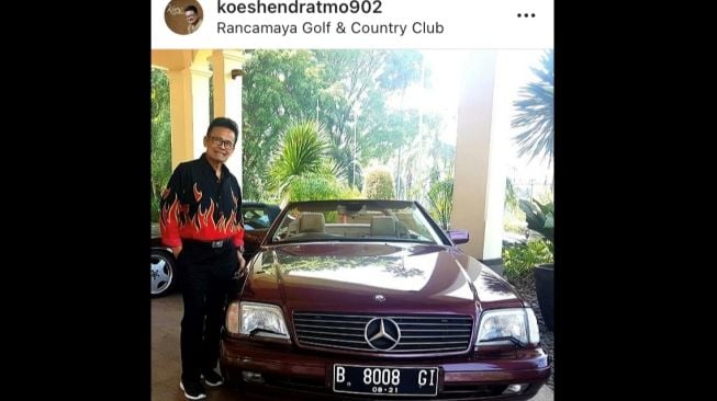 Koes Hendratmo dan Mercedes-Benz SL [Instagram koeshendratmo902].