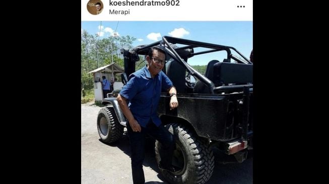 Koes Hendratmo di kaki Gunung Merapi, bersama jip off-road [Instagram koeshendratmo902].