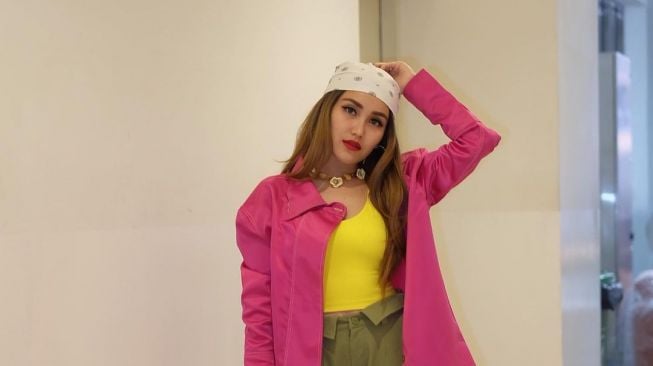 K-Popers Gempar, Ayu Ting Ting Debut di Akun TikTok Resmi Treasure