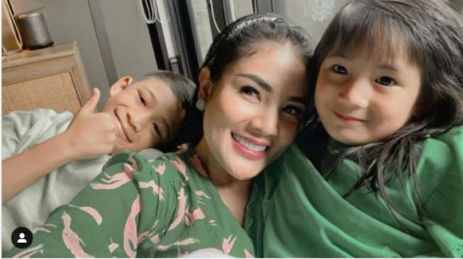 Potret Abhirama Danendra anak Nindy Ayunda. [Instagram/nindyayunda]