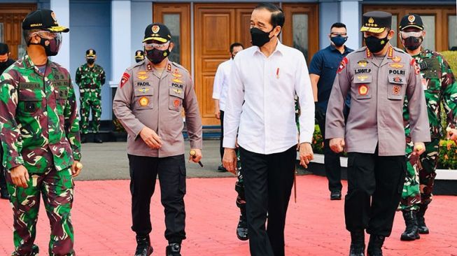 Presiden Jokowi Ziarah ke Makam Bung Karno, Jalanan Disemprot Disinfektan