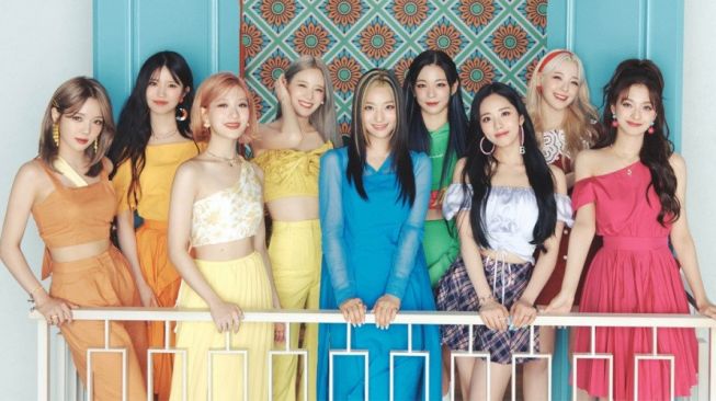 Hampir 4 Tahun Debut, Fromis_9 Akhirnya Bawa Pulang Tropi Kemenangan Pertama