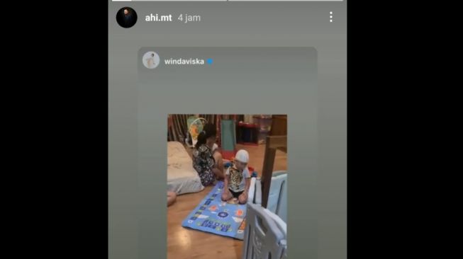 Suami Winda Viska, Mulyadi Tan membagikan ulang video Instagram sang putra [Instagram/@ahi.mt]