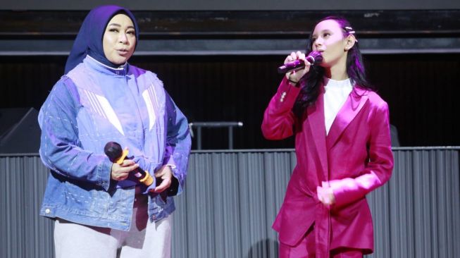 Berawal dari Curhat, Melly Goeslaw Buatkan Lagu untuk Dinda Ghania