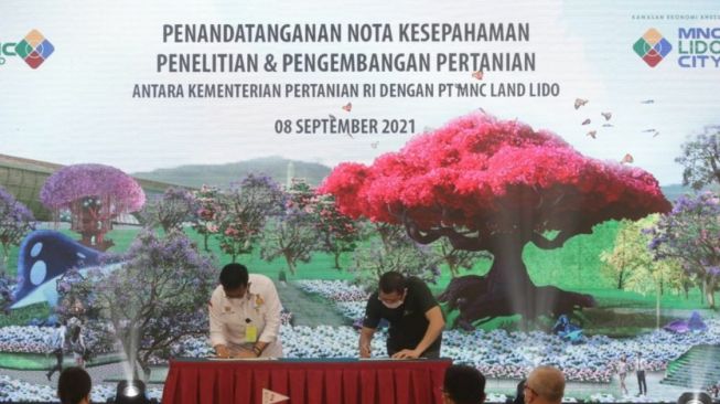 Penandatanganan kerja sama pembangunan Lido World Garden, Bogor, Jawa Barat, Selasa (8/9/2021). (Dok: Kementan)