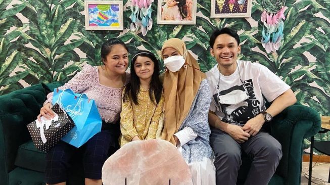 Momen kebersamaan Marshanda dan Nesyana istri Ben Kasyafani. (Instagram/nesyanabila)