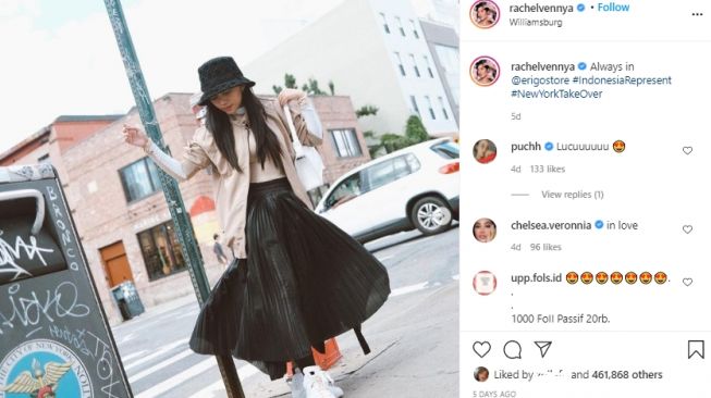 Gaya Rachel Vennya di New York Fashion Week. [Instagram/rachelvennya]