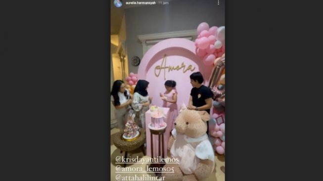 Momen Aurel Rayakan Ultah Amora. [Instagram/attahalilintar]