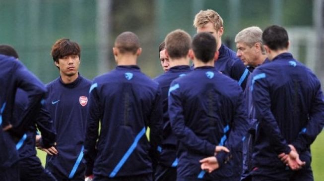Park Chu-young memperkuat Arsenal di ajang Piala Liga Inggris pada 2011. [AFP]
